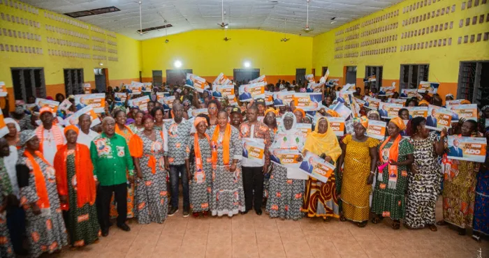 en-tournee-dans-le-moronou-harlette-badou-aux-femmes-de-nguessankro-cette-annee-que-chaque-femme-prenne-son-baton-de-pelerin