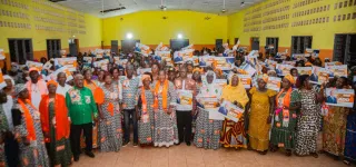 en-tournee-dans-le-moronou-harlette-badou-aux-femmes-de-nguessankro-cette-annee-que-chaque-femme-prenne-son-baton-de-pelerin