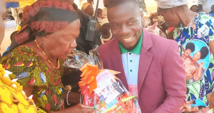 fete-des-meres-a-babiahan-agboville-le-president-des-jeunes-gatent-70-mamans