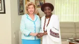 aicha kone chez la premiere dame pour lui remettre une chanson dediee au president ado