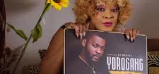 tina-glamour-decue-detre-ecartee-de-la-ceremonie-de-remise-de-certification-a-son-fils-dj-arafat