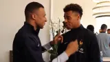 equipe de france mbappe reserve un accueil chaleureux aux joueurs du psg