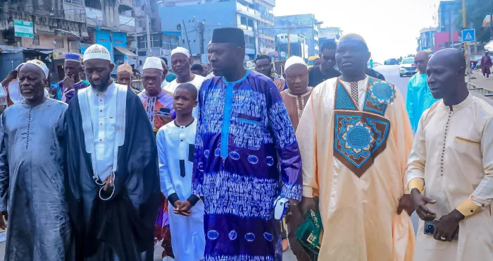 tabaski-2025-el-hadj-coulibaly-amadou-lors-priere-de-laid-el-kebir-a-la-mosquee-nour-islam-de-yopougon-ananerais