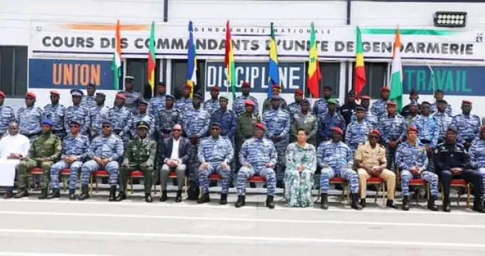 gendarmerie-nationale-27-officiers-de-10-pays-africains-ont-recu-leurs-diplomes-du-7e-cours-des-commandants-dunite