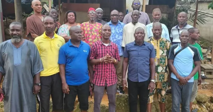 solidarite-le-president-national-de-epr-proche-du-rhdp-offre-un-hangar-a-la-chefferie-de-dubai-adjame