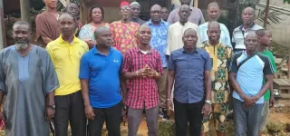 solidarite-le-president-national-de-epr-proche-du-rhdp-offre-un-hangar-a-la-chefferie-de-dubai-adjame