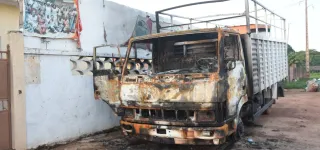 diabo-un-camion-de-la-cooperative-diabo-ville-emergent-incendie-les-populations-sinterrogent