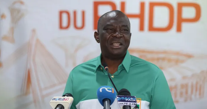 face-aux-marches-annoncees-le-rhdp-previent-et-rassure