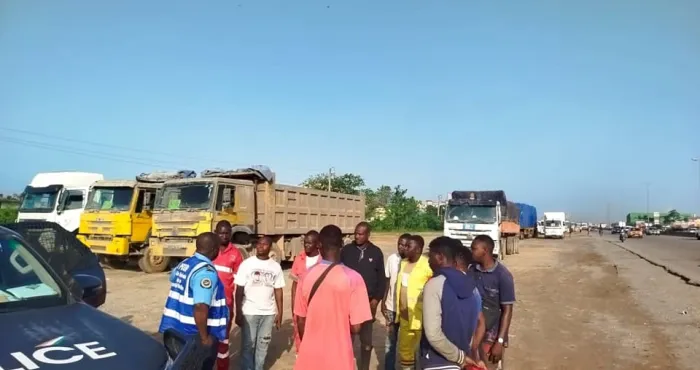 incivisme-routier-30-camions-poids-lourds-interceptes-pour-non-respect-de-la-plage-horaire-de-circulation