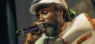 azk-live-naftaly-transporte-ses-fans-dans-un-pur-moment-dexception