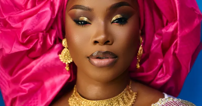 des-chiffres-record-pour-zoe-le-dernier-single-de-roseline-layo
