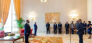 le-chef-de-letat-a-recu-les-lettres-de-creance-de-cinq-nouveaux-ambassadeurs-accredites-en-cote-divoire