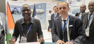 salon-du-bourget-amadou-kone-et-sebastien-bougon-president-de-flying-whales-renforcent-leurs-engagements