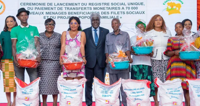popote-familiale-les-premiers-beneficiaires-recoivent-leur-dotation-alimentaire