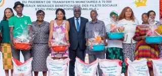 popote-familiale-les-premiers-beneficiaires-recoivent-leur-dotation-alimentaire
