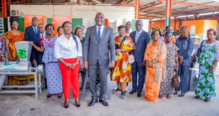 agro-transformation-les-acteurs-recoivent-des-equipements-dune-valeur-de-2-milliards