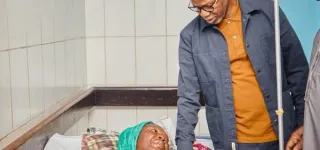 me-adama-kamara-rend-visite-aux-blesses-du-congres