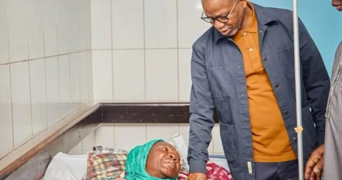 me-adama-kamara-rend-visite-aux-blesses-du-congres