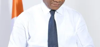 habitat-bruno-kone-et-ses-services-se-rapprochent-de-la-population-avec-la-caravane-operation-tiroirs-vides