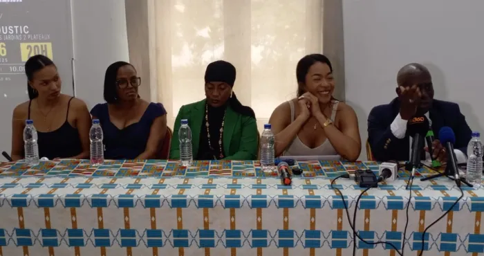 soukeina-et-aicha-traore-en-concert-une-conference-de-presse-pleine-demotion-et-de-promesses