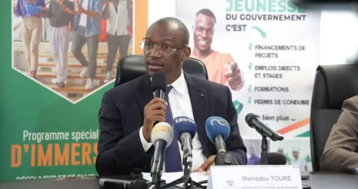 stages-dimmersion-2025-50-000-jeunes-beneficieront-de-jobs-de-vacances