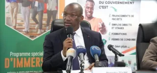 stages-dimmersion-2025-50-000-jeunes-beneficieront-de-jobs-de-vacances