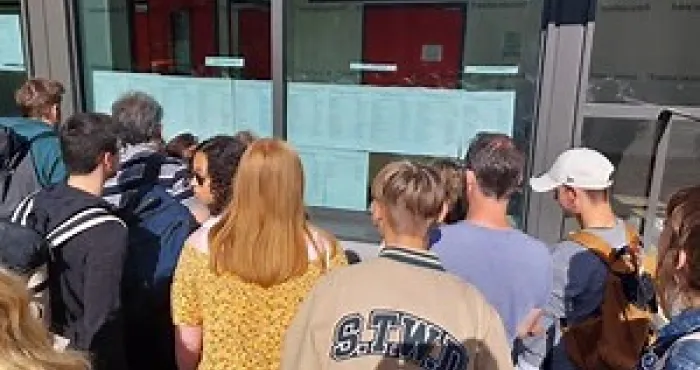 france-bac-2025-reformes-ou-pas-les-eleves-font-carton-plein