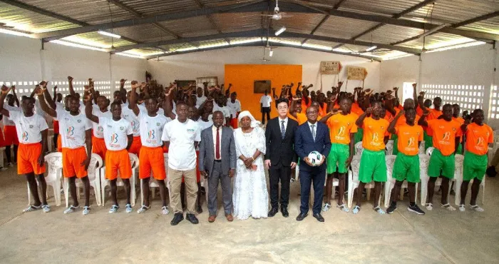 service-civique-de-bimbresso-la-chine-investit-dans-le-sport-pour-soutenir-la-jeunesse-ivoirienne