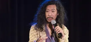 deces-de-lhumoriste-bun-hay-mean-apres-une-chute-du-8eme-etage-dun-immeuble