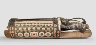 patrimoine-culturel-paris-restitue-le-tambour-sacre-djidji-ayokwe-a-la-cote-divoire