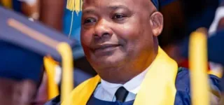 a-51-ans-le-manager-de-gadji-celi-et-daffou-keita-decroche-un-master