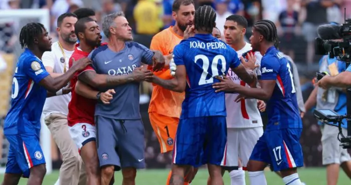 lentraineur-de-psg-dans-la-tourmente-un-geste-qui-pourrait-couter-cher