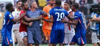 lentraineur-de-psg-dans-la-tourmente-un-geste-qui-pourrait-couter-cher