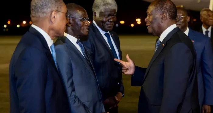 le-president-alassane-ouattara-a-regagne-abidjan-apres-un-sejour-en-france