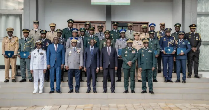 zambakro-25-auditeurs-militaires-de-13-pays-recoivent-leurs-brevets