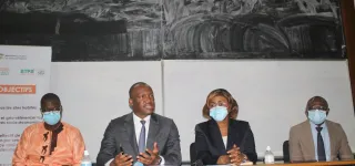 kaba-niale-et-toure-mamadou-sensibilisent-des-agents-du-rgph-2021-sur-la-conscience-professionnelle-a-abobo