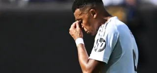 equipe-de-france-le-parquet-de-paris-ouvre-une-enquete-apres-un-don-de-kylian-mbappe-a-des-crs