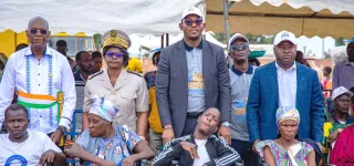 cmu-la-caravane-cmu-zero-cotisation-sensibilise-les-populations-de-niakaramandougou