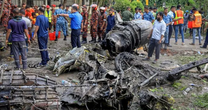 bangladesh-au-moins-20-morts-dans-le-crash-dun-avion-de-larmee-sur-une-ecole