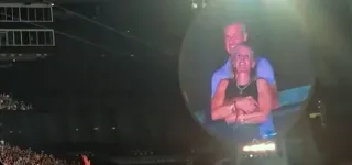 scandale-au-concert-de-coldplay-un-pdg-piege-par-lecran-geant-demissionne-apres-une-video-virale