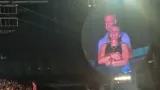scandale au concert de coldplay un pdg piege par lecran geant demissionne apres une video virale