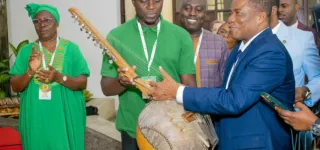 fespam-2025-la-cote-divoire-don-dun-instrument-au-congo-pour-lenrichissement-du-musee-panafricain