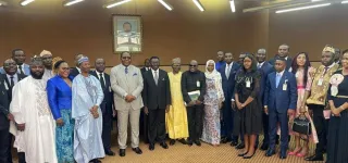 a-92-ans-paul-biya-seduit-encore-la-jeunesse-des-jeunes-lui-offrent-40-millions-fcfa-pour-briguer-un-nouveau-mandat