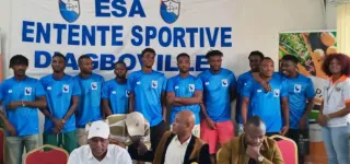 ligue-1-les-nouvelles-recrues-de-lentente-sportive-dagboville-presentees