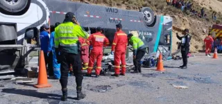 perou-au-moins-18-morts-apres-la-chute-dun-bus-dans-un-ravin