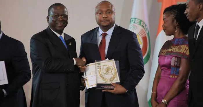 fintech-deux-pepites-ivoiriennes-choisies-pour-digitaliser-les-attestations-automobiles-en-guinee