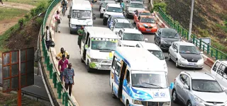 mouvement-dhumeur-des-chauffeurs-de-gbaka-a-abidjan-plusieurs-grands-axes-perturbes-ce-matin