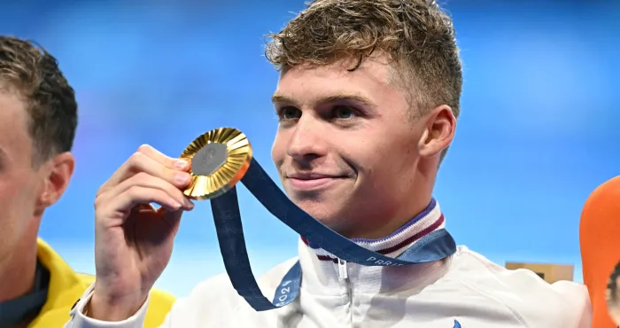 mondiaux-de-natation-leon-marchand-devient-triple-champion-du-monde-du-200m-4-nages