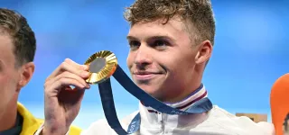 mondiaux-de-natation-leon-marchand-devient-triple-champion-du-monde-du-200m-4-nages