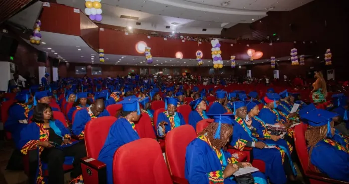 linsaac-871-diplomes-honores-lors-dune-ceremonie-de-graduation